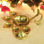 Load image into Gallery viewer, Beautiful Brass Pooja Diya 7 Face

